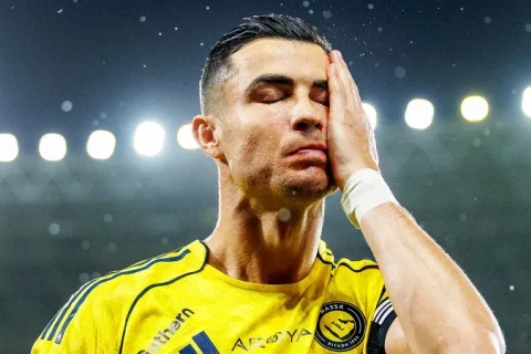 Kriştianu Ronaldu oyundan sonra qusub - VİDEO