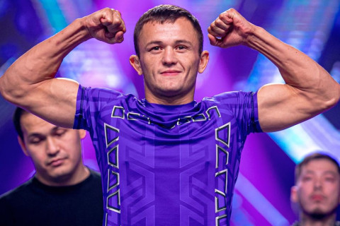 Казахстанский боец выступит на турнире UFC в Баку