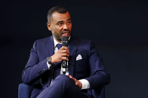 "Лицензии есть, работы нет": Эшли Коул обвинил футбол в скрытой дискриминации