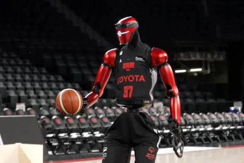 “Toyota”nın basketbolçu robotu meydanda - VİDEO