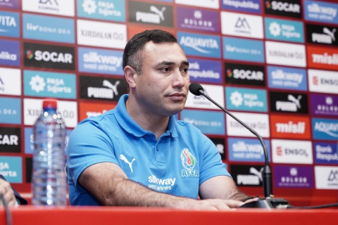 Сиясет Аскеров: "Расстраиваемся, когда видим за границей больше болельщиков, чем дома"