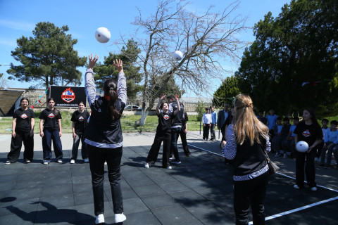 “DH Volley” komandası voleybol meydançası inşa edib - FOTO