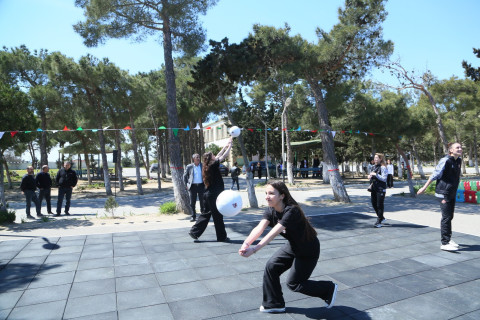 “DH Volley” komandası voleybol meydançası inşa edib - FOTO