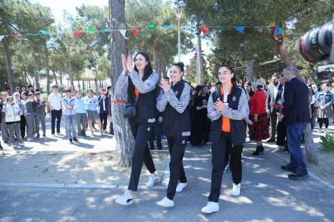 “DH Volley” komandası voleybol meydançası inşa edib - FOTO