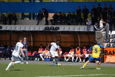 "Имишли" ведет после первого тайма с "Кяпазом"