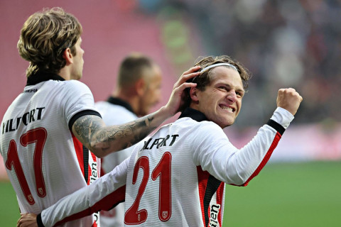 Superliqa: “Beşiktaş” Samsunda beş dəqiqəyə darmadağın oldu - YENİLƏNİR