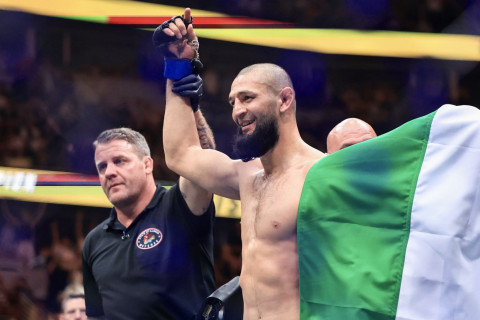 Чемпион UFC подписал контракт с промоушеном по вольной борьбе