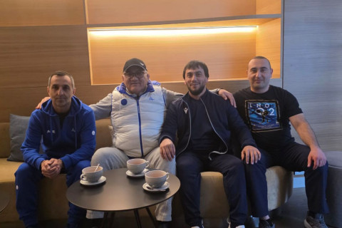 Умудов встретился со сборной перед стартом чемпионата Европы