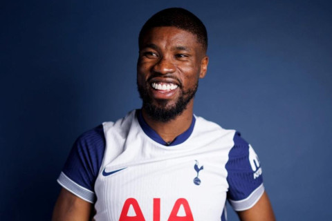 "Тоттенхэм" обратился в полицию из-за расистских оскорблений в адрес Дансо в соцсетях
