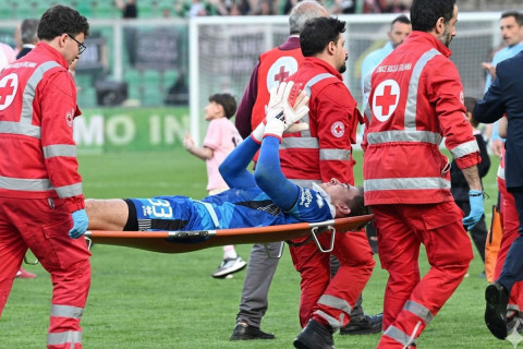 Сын известного тренера сломал шею во время матча