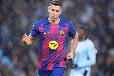 "Барселона" хочет продлить контракт с Левандовским