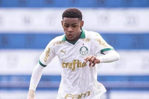 "МЮ" готов предложить 40 млн евро за 16-летнего бразильца