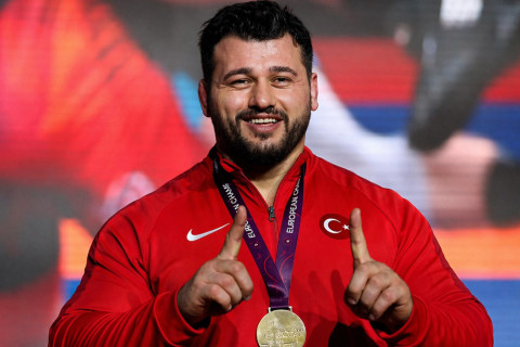 На ЕВРО белорус ударил турецкого борца, целовавшего флаг Азербайджана