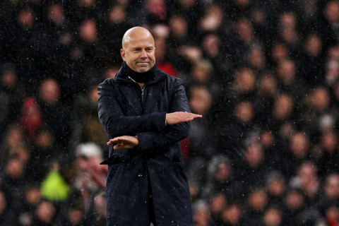 Arne Slot “Liverpul”da qalır: Xabi Alonso planları təxirə salındı