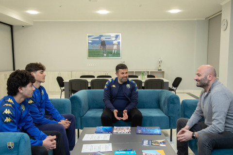 Gəncə təmsilçisindən gənclərə şans: İki futbolçu ilə müqavilə bağlandı - FOTO