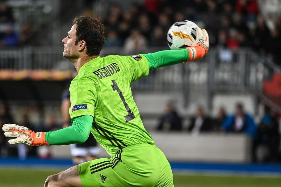 Победитель АПЛ сезона 2015/16 "Лестер" вылетел в третий дивизион Англии - ВИДЕО