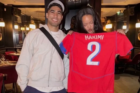 Hakimi Rihannaya imzalı formasını hədiyyə etdi - VİDEO