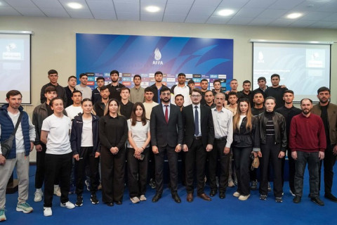 В Баку прошел просветительский семинар для футбольных арбитров - ФОТО
