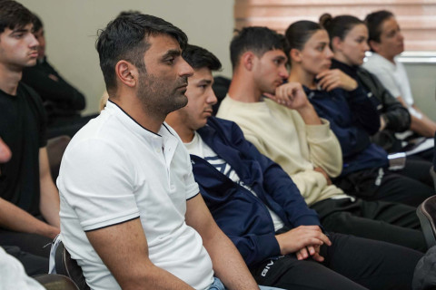 В Баку прошел просветительский семинар для футбольных арбитров - ФОТО