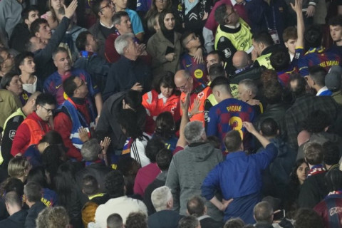 “Spotify Kemp Nou”da dramatik anlar: Azarkeş infarkt keçirib