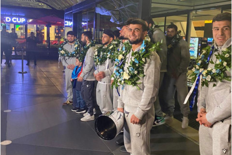 В Баку встретили триумфаторов чемпионата Европы по борьбе