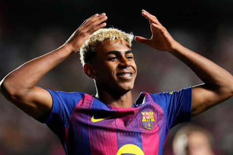 Mövsümü yarımçıq başa vuran Yamal aprelin ən yaxşısı seçildi