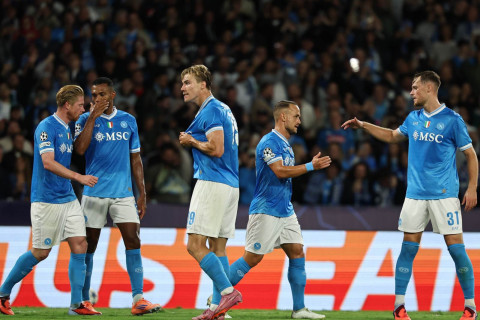 "Наполи" разгромил "Кремонезе" и поднялся на второе место