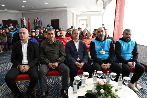 В Баку стартовал международный турнир по береговой рыбалке