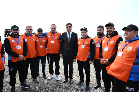 В Баку стартовал международный турнир по береговой рыбалке