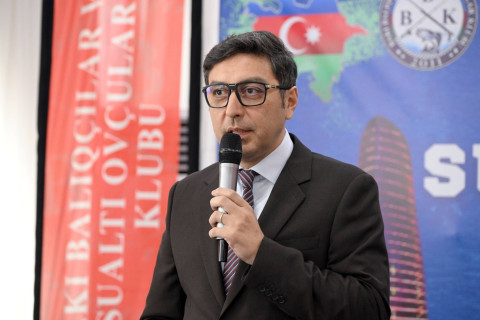 В Баку стартовал международный турнир по береговой рыбалке