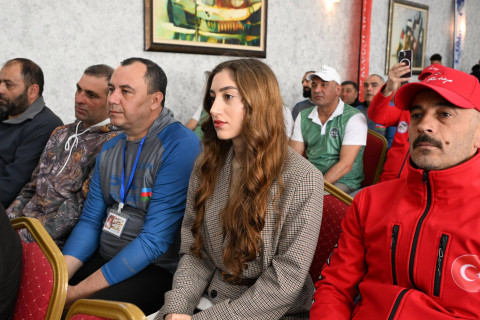 В Баку стартовал международный турнир по береговой рыбалке