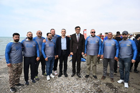 В Баку стартовал международный турнир по береговой рыбалке