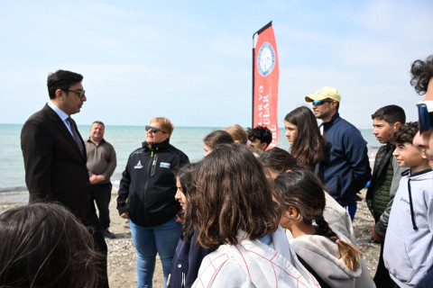 В Баку стартовал международный турнир по береговой рыбалке