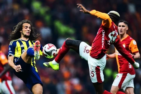 "Галатасарай" обыграл "Фенербахче" в центральном матче чемпионата Турции - ВИДЕО