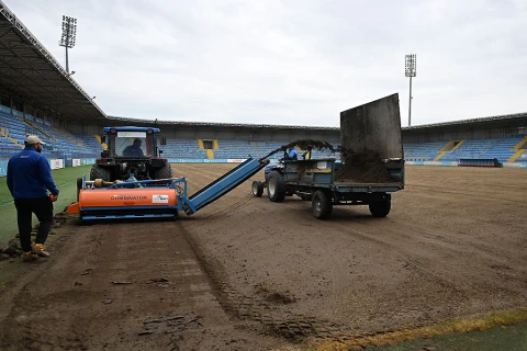 “Liv Bona Dea Arena”da təbii örtüyünün bərpasına başlanılıb - FOTO
