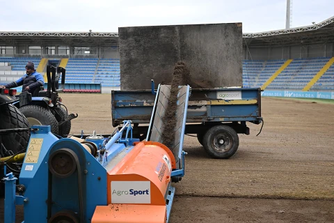 “Liv Bona Dea Arena”da təbii örtüyünün bərpasına başlanılıb - FOTO
