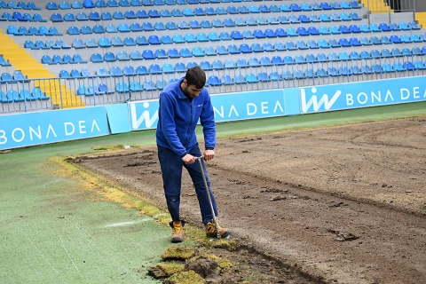 “Liv Bona Dea Arena”da təbii örtüyünün bərpasına başlanılıb - FOTO