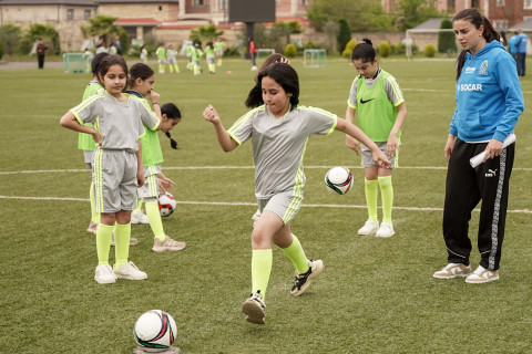 Lənkəranda qızlar üçün futbol festivalı keçirilib - FOTO