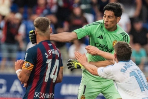 İspaniyada qapıçı meydanda dəhşəti saçdı – VİDEO