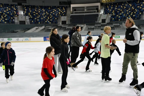 Üçqat dünya çempionu Bakıda buz üzərində ustad dərsi verdi - FOTO
