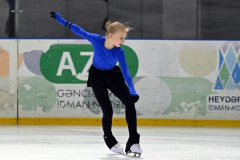 Üçqat dünya çempionu Bakıda buz üzərində ustad dərsi verdi - FOTO