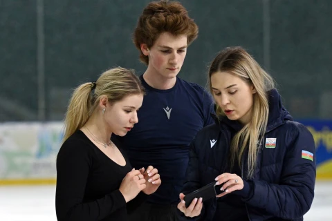 Евгений Плющенко принял участие в учебно-тренировочных сборах по фигурному катанию в Баку - ФОТО