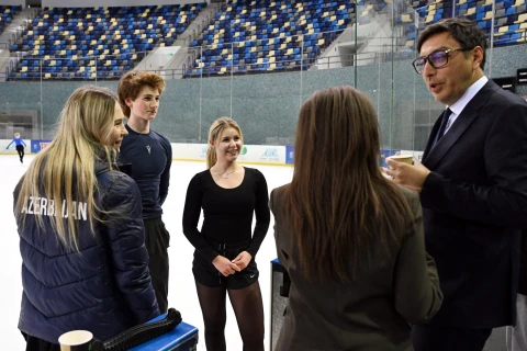 Евгений Плющенко принял участие в учебно-тренировочных сборах по фигурному катанию в Баку - ФОТО