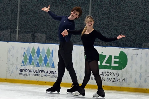 Üçqat dünya çempionu Bakıda buz üzərində ustad dərsi verdi - FOTO