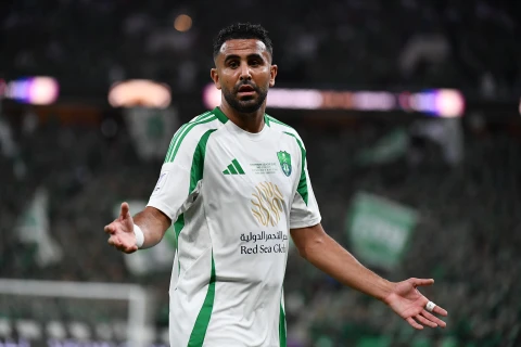Riyad Mahrez səxavət kisəsini ağzını açıb - FOTO/VİDEO