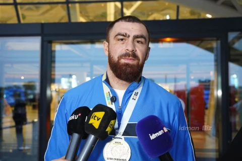 Dünya kubokunda tarixi uğur qazanan boksçularımız Vətəndə - FOTO