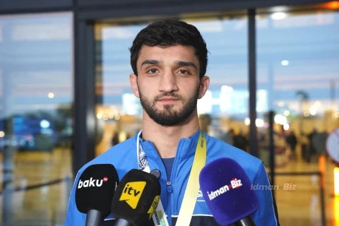 Dünya kubokunda tarixi uğur qazanan boksçularımız Vətəndə - FOTO