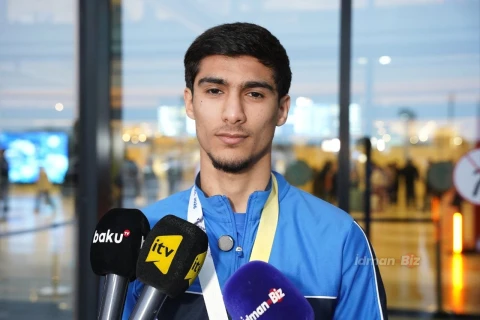 Dünya kubokunda tarixi uğur qazanan boksçularımız Vətəndə - FOTO