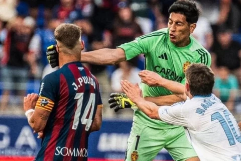 Bu yumruq “Saraqosa”nın qapıçısına baha başa gəldi - VİDEO