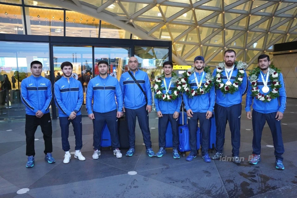 Dünya kubokunda tarixi uğur qazanan boksçularımız Vətəndə